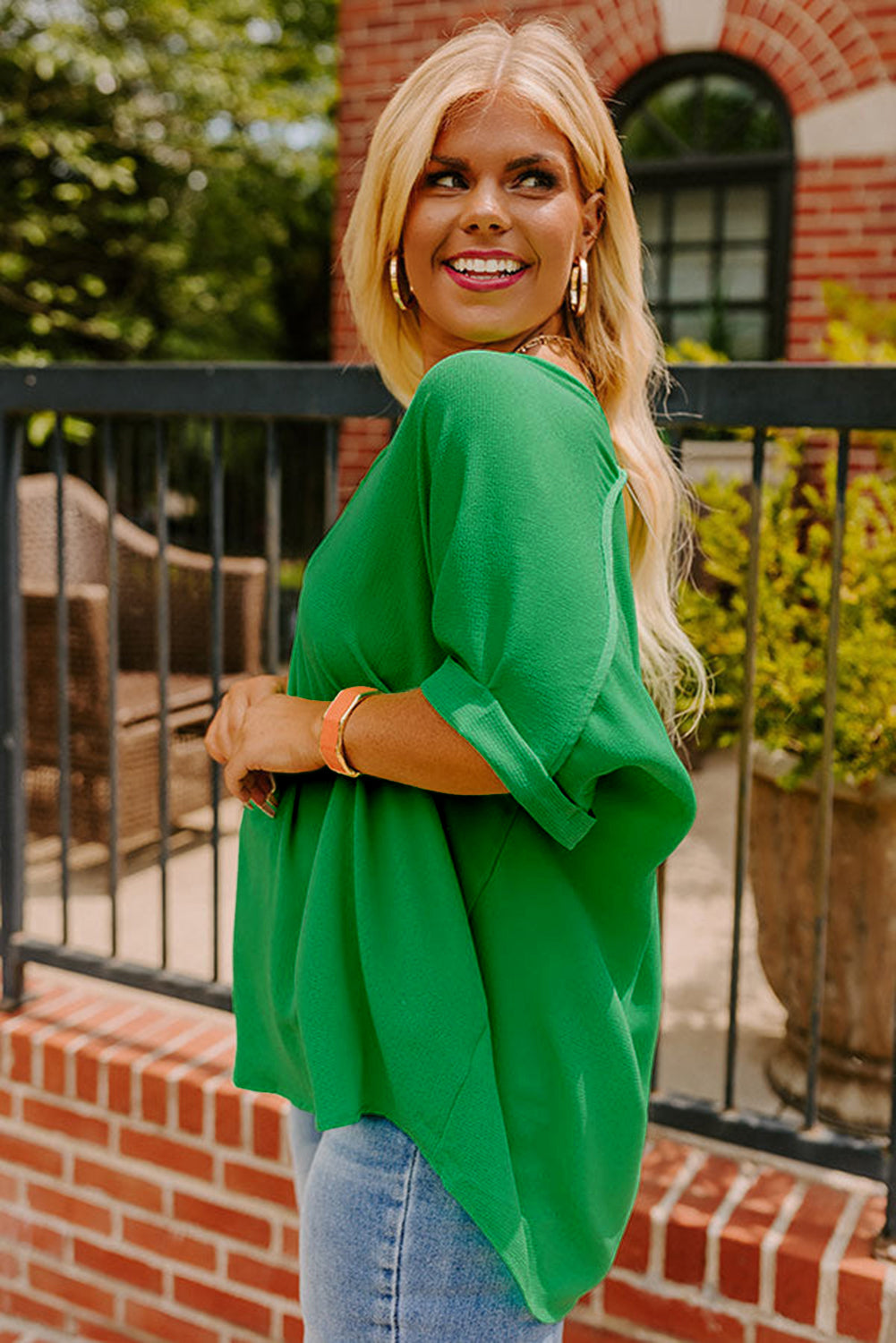 Black Seamed Back High Low Hem V Neck Cuffed Sleeve Plus Size Tee